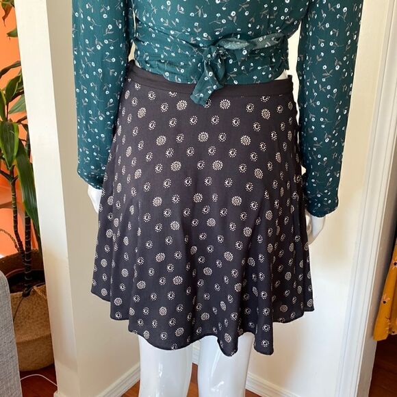 Urban Outfitters Navy Boho Flowy Mini Skirt with Pockets Size 2 - Picture 4 of 9